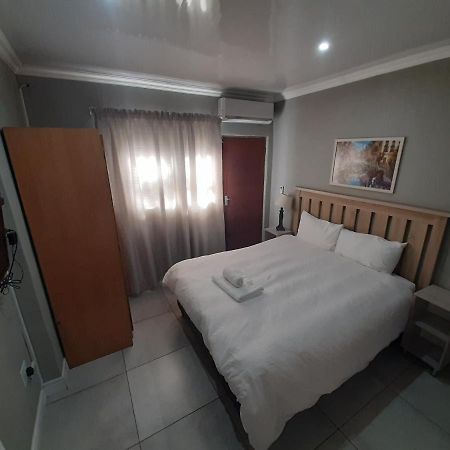 Lux Rooms On 37 ブルームフォンテーン エクステリア 写真